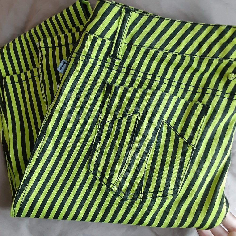 Highlighter yellow skinny jeans